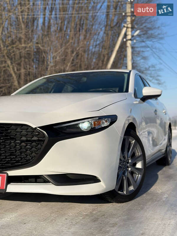 Седан Mazda 3 2023 в Косове