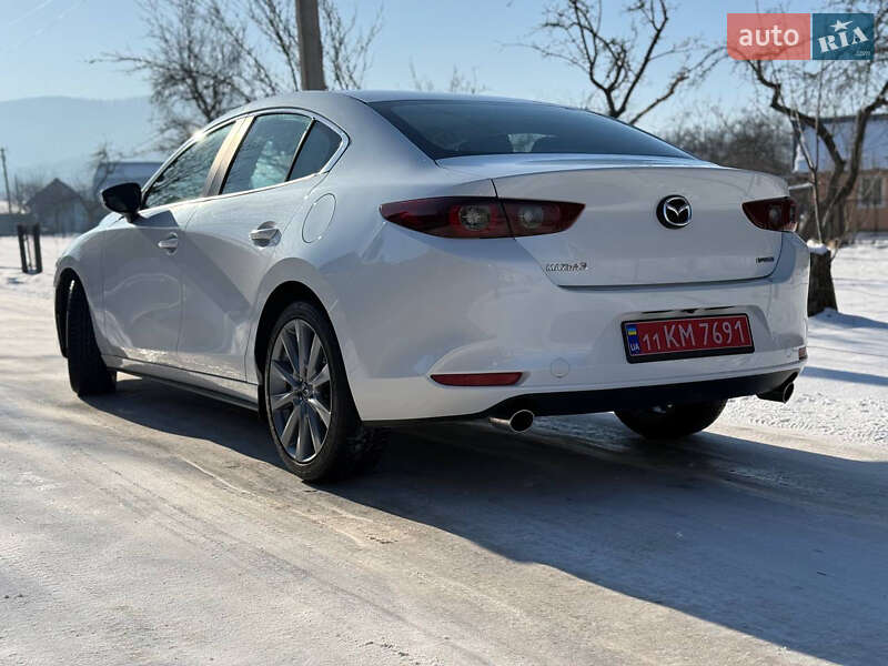Седан Mazda 3 2023 в Косове