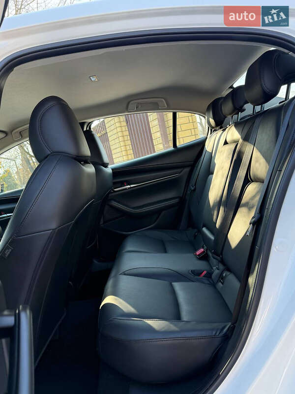 Седан Mazda 3 2023 в Косове