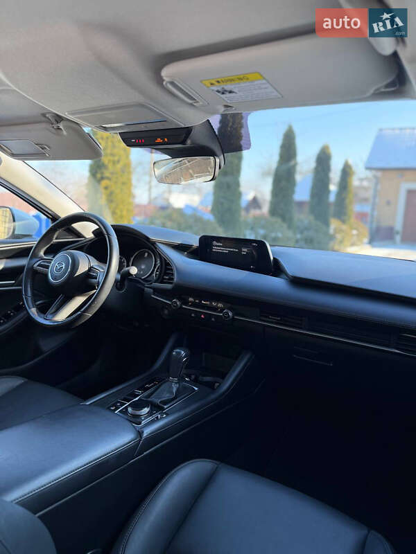 Седан Mazda 3 2023 в Косове