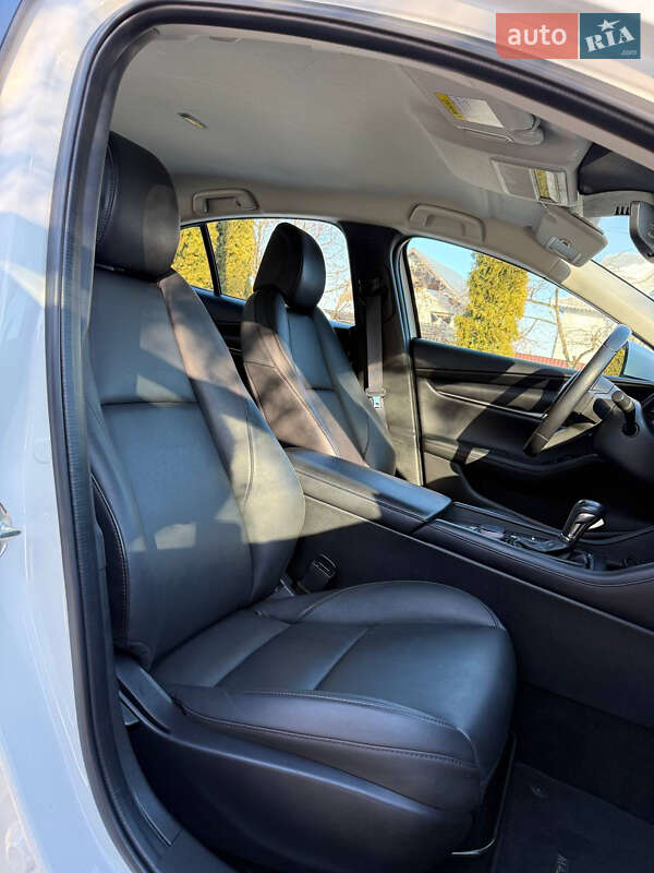 Седан Mazda 3 2023 в Косове