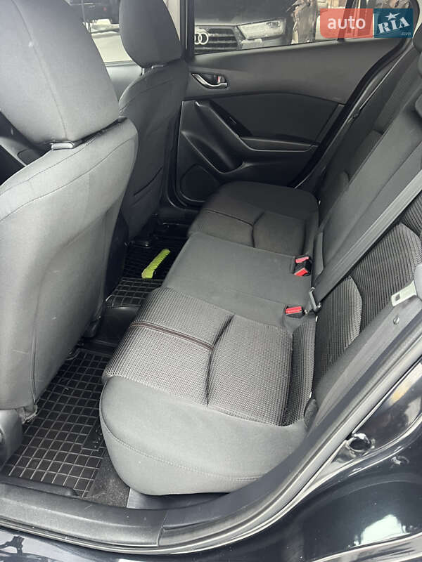 Седан Mazda 3 2018 в Черкасах