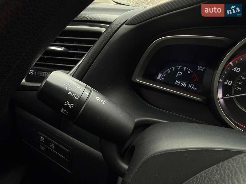 Седан Mazda 3 2016 в Киеве