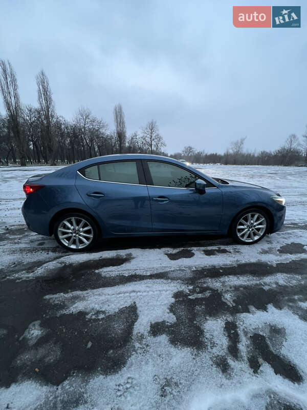 Седан Mazda 3 2016 в Павлограде