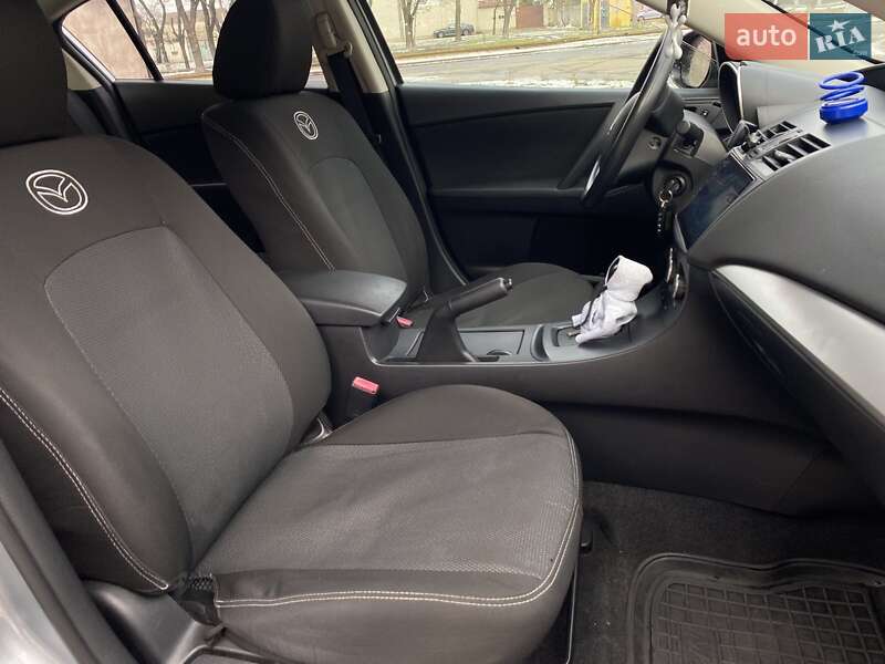 Седан Mazda 3 2013 в Миколаєві