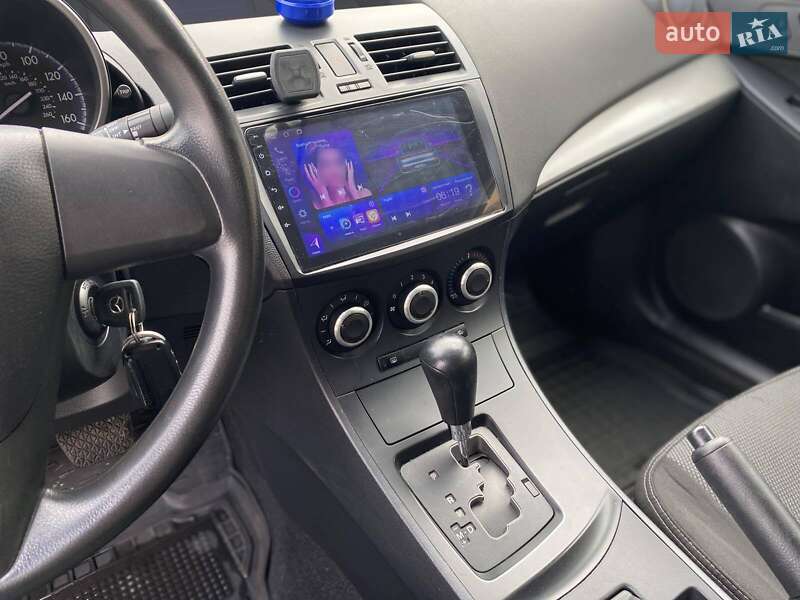 Седан Mazda 3 2013 в Миколаєві