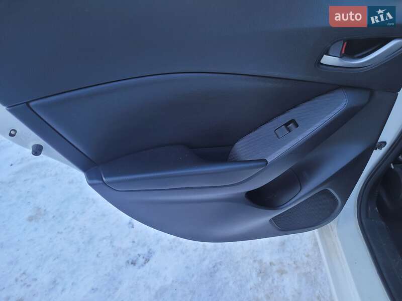 Седан Mazda 3 2015 в Києві