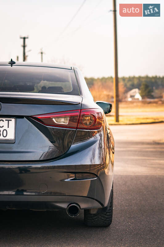 Седан Mazda 3 2015 в Миргороді