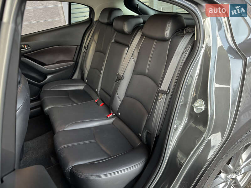 Хэтчбек Mazda 3 2018 в Киеве