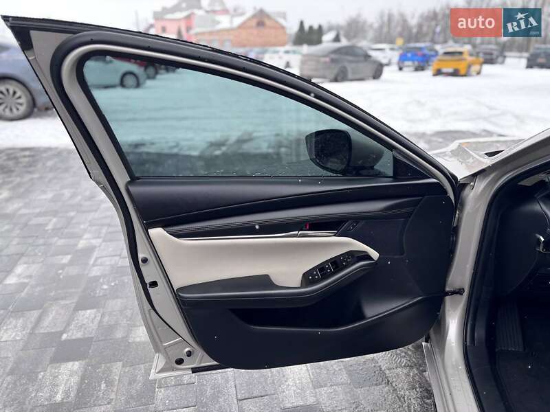 Седан Mazda 3 2024 в Коломые