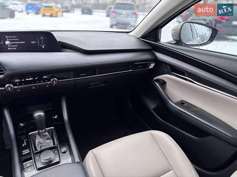 Седан Mazda 3 2024 в Коломые
