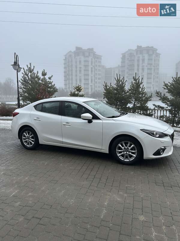 Седан Mazda 3 2015 в Івано-Франківську