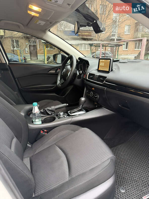 Седан Mazda 3 2016 в Полтаве