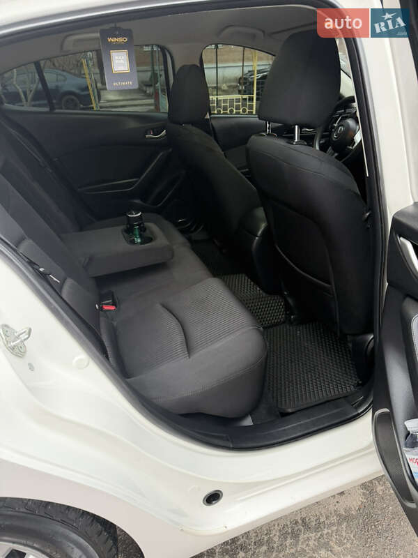 Седан Mazda 3 2016 в Полтаве