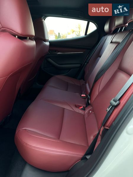 Хэтчбек Mazda 3 2024 в Киеве
