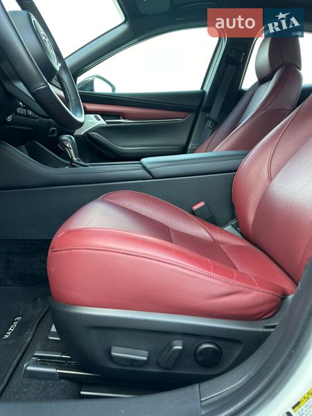 Хэтчбек Mazda 3 2024 в Киеве