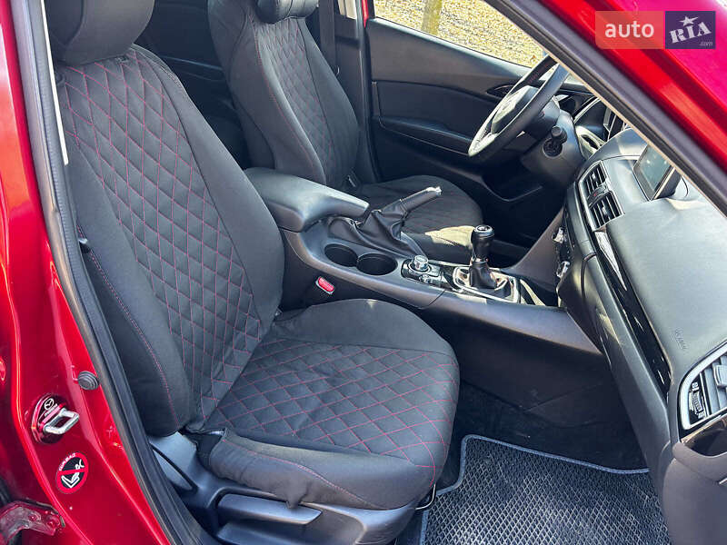 Седан Mazda 3 2016 в Запорожье