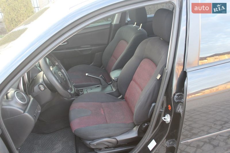 Седан Mazda 3 2006 в Жовкве