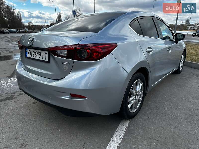 Седан Mazda 3 2016 в Виннице