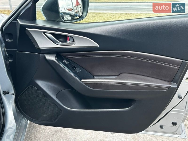 Седан Mazda 3 2016 в Виннице