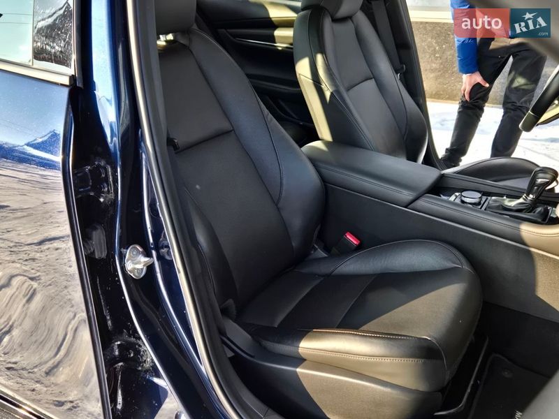 Седан Mazda 3 2019 в Киеве