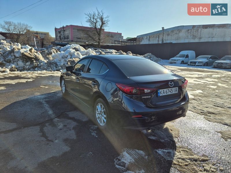 Седан Mazda 3 2015 в Киеве