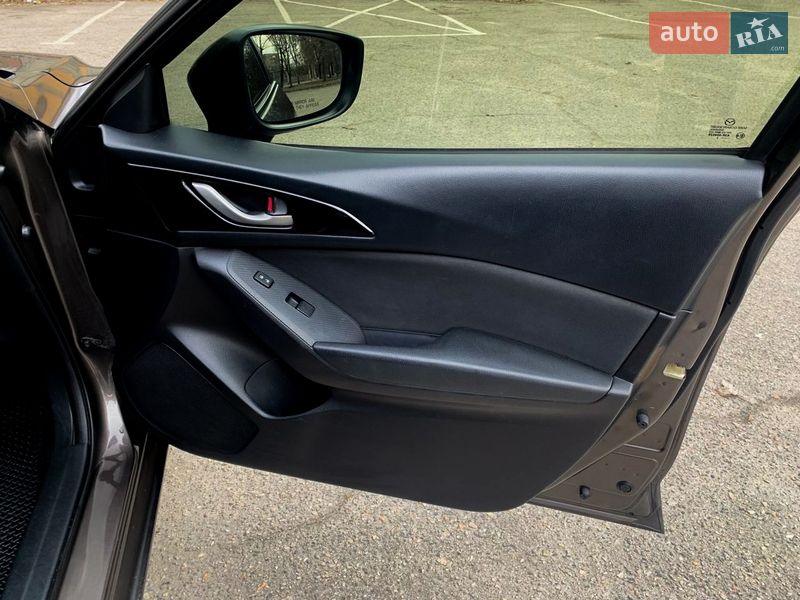 Седан Mazda 3 2015 в Запоріжжі