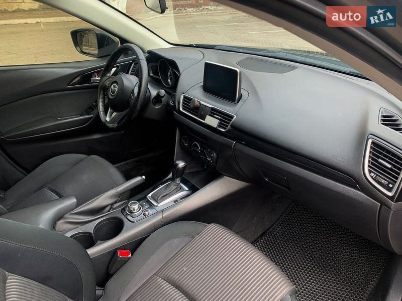Седан Mazda 3 2015 в Запоріжжі
