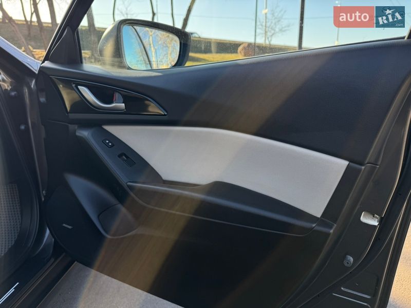 Седан Mazda 3 2016 в Києві
