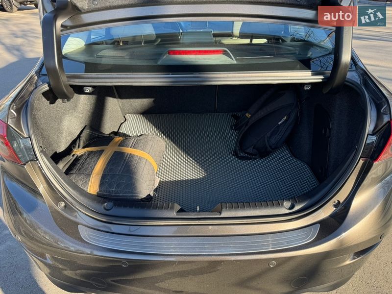 Седан Mazda 3 2016 в Києві