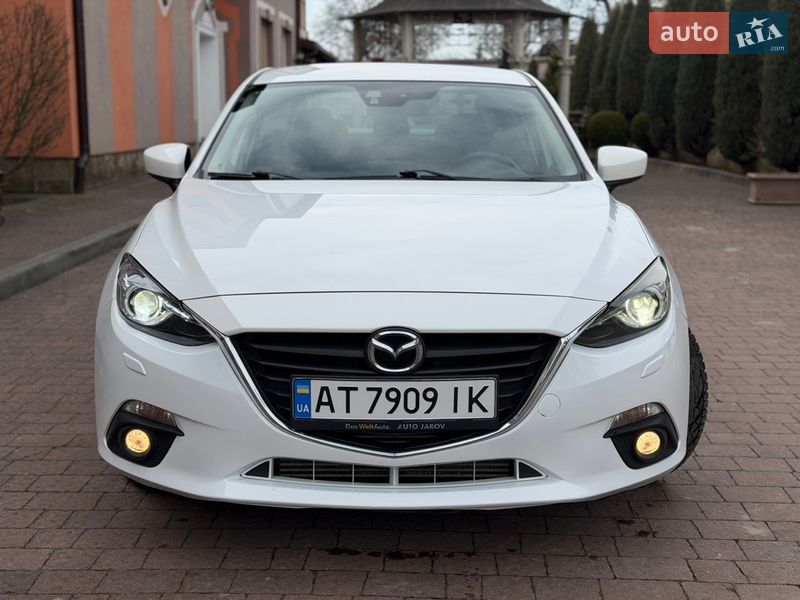 Седан Mazda 3 2014 в Стрию