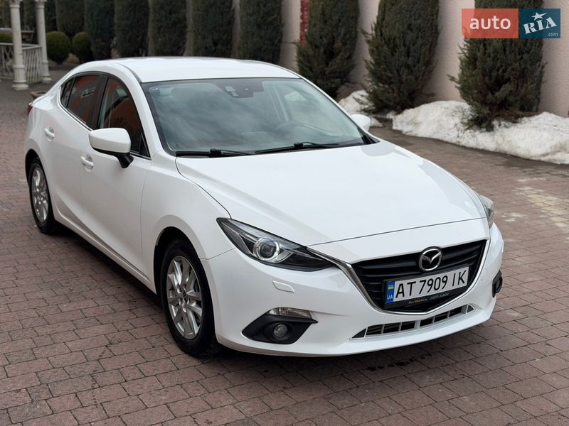 Седан Mazda 3 2014 в Стрию