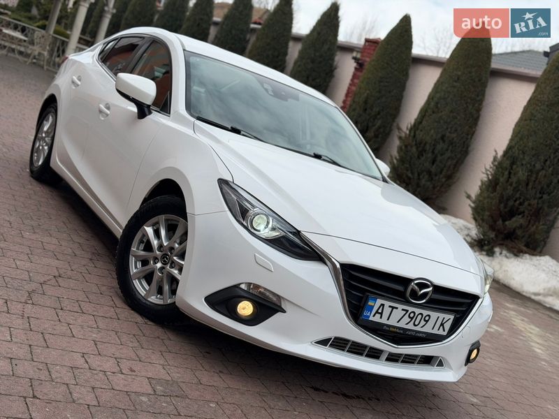 Седан Mazda 3 2014 в Стрию