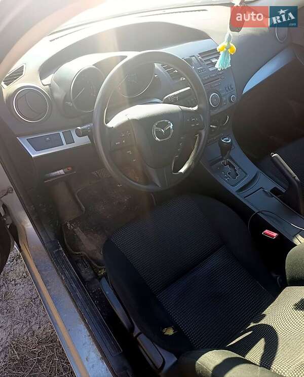 Седан Mazda 3 2013 в Дніпрі