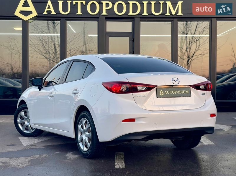 Седан Mazda 3 2017 в Киеве