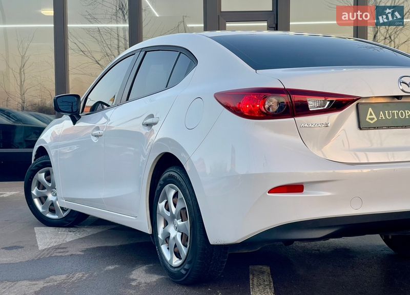 Седан Mazda 3 2017 в Киеве