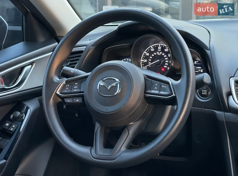 Седан Mazda 3 2017 в Киеве