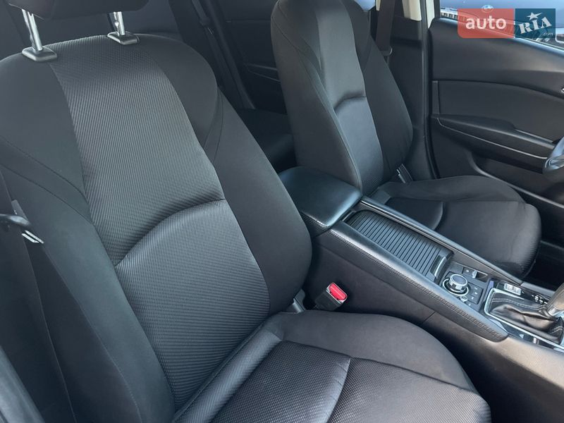 Седан Mazda 3 2017 в Киеве