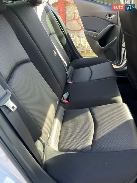 Седан Mazda 3 2017 в Ивано-Франковске