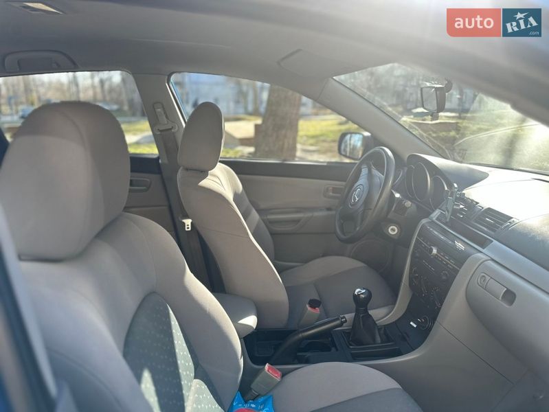 Хетчбек Mazda 3 2004 в Покрові