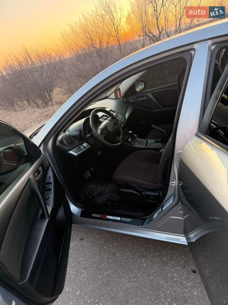 Седан Mazda 3 2012 в Любашевке