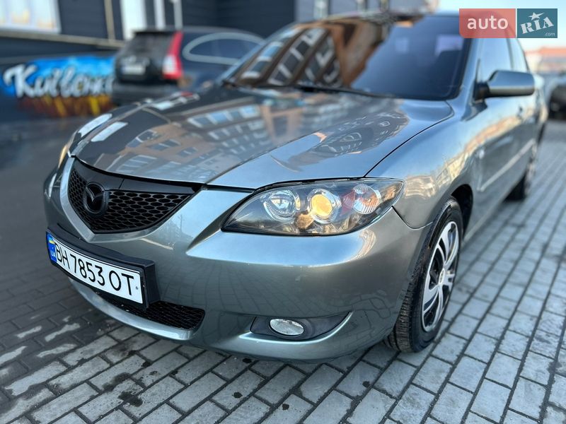 Седан Mazda 3 2004 в Полонному