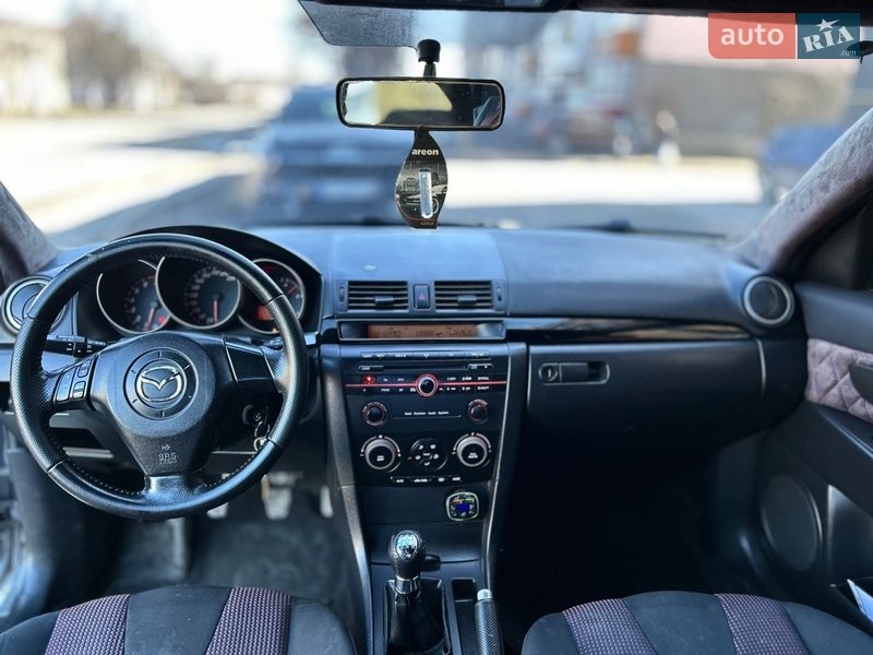 Седан Mazda 3 2004 в Полонному