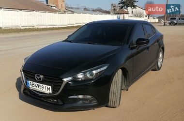 Седан Mazda 3 2016 в Волочиську
