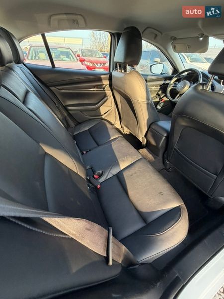 Седан Mazda 3 2021 в Ивано-Франковске