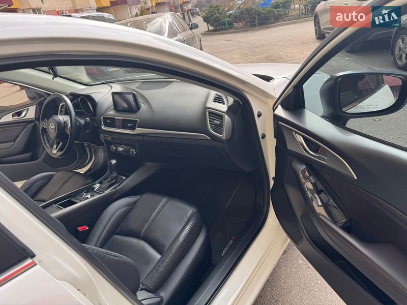Хэтчбек Mazda 3 2018 в Киеве