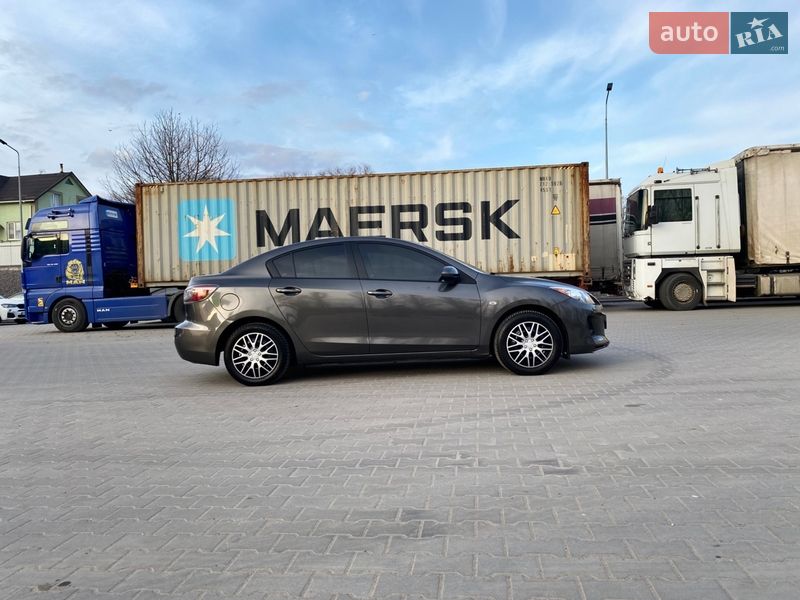 Седан Mazda 3 2011 в Киеве