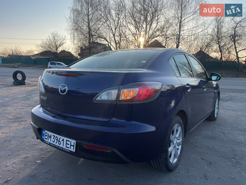 Седан Mazda 3 2009 в Ромнах