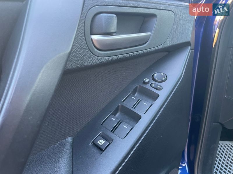 Седан Mazda 3 2009 в Ромнах