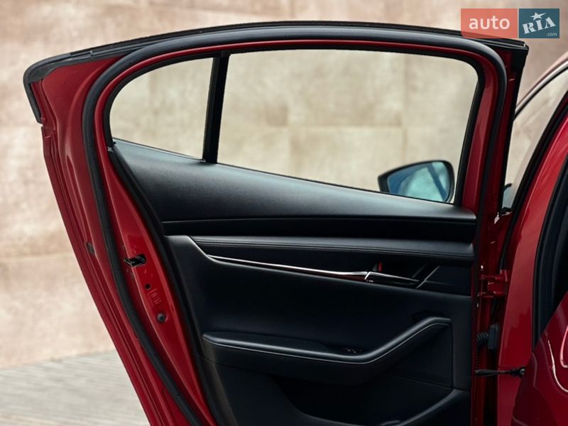 Седан Mazda 3 2018 в Николаеве